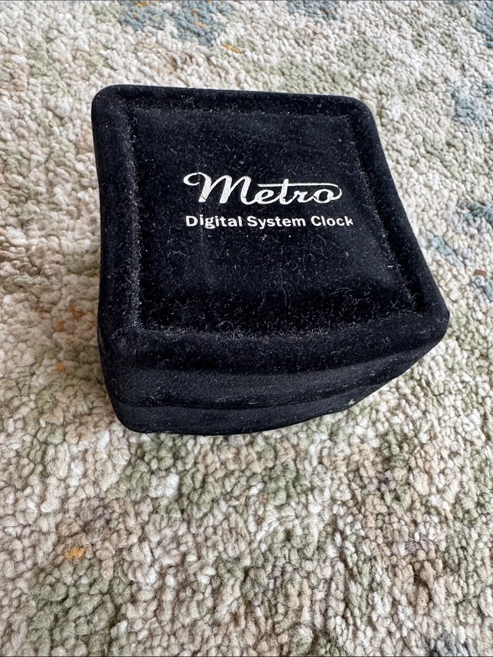 Metro sleek wristwatch